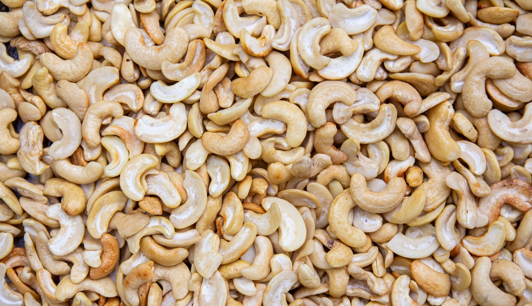 Cashew kernels, graded lot
